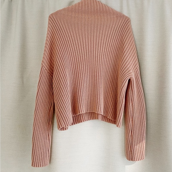 Paper Label Crop Sweater ~ Size Small (but fits Large) - Picture 2 of 6